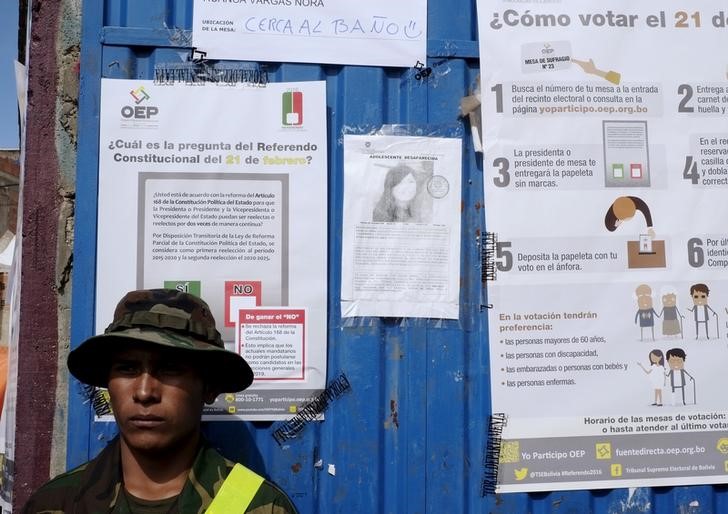 Rechazo a reelección de Morales mantiene ventaja en escrutinio a cuentagotas en Bolivia