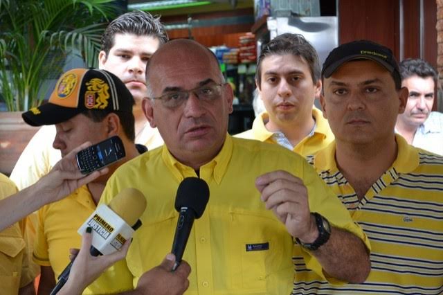 José Antonio España: Maduro ni lava, ni presta la batea, el pueblo lo va a revocar