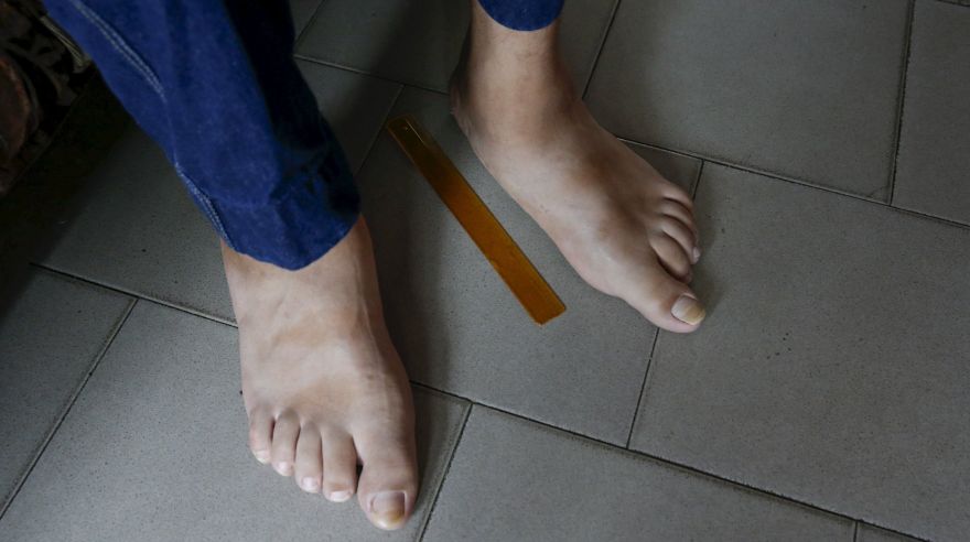 Donaron zapatos a venezolano con los pies más grandes del mundo (Fotos + Calza 66)