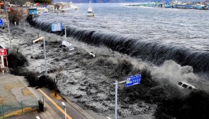 Miles de los evacuados por el tsunami de Japón no podrán regresar hasta 2021