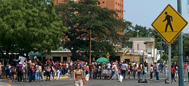 Estudiantes de la Universidad Yacambú protestaron por aumento de matrícula