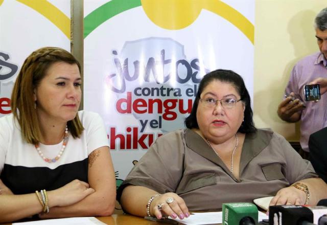 La viceministra de Salud, María Teresa Barán, y la directora general de Vigilancia de la Salud, Águeda Cabello. Paraguay