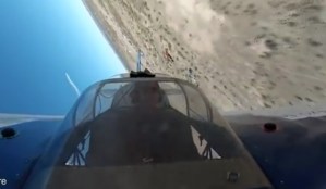Increíbles acrobacias aéreas vistas desde un avión que te darán vértigo (Video)