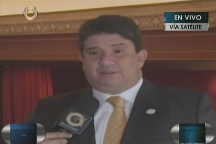 Correa: Venezuela sin diálogo no puede seguir adelante