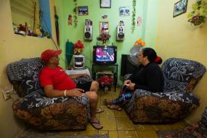 Cubanos “se pegaron” a sus televisores durante discurso de Barack Obama (Fotos)