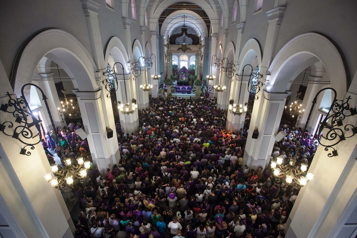 Miles de feligreses rinden honor al Nazareno de San Pablo