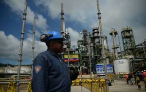 Mayor refinería de Ecuador eleva producción de derivados