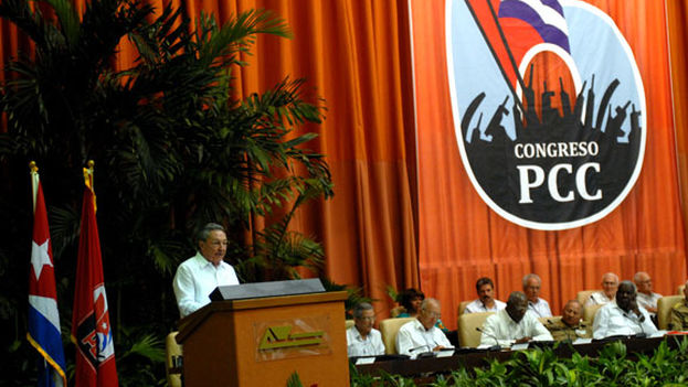 Raúl interviene en el VI Congreso del Partido Comunista de Cuba / 14ymedio