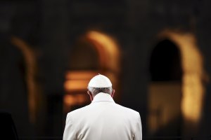 Por la crisis, el Papa envía al canciller del Vaticano a Venezuela