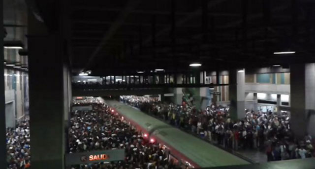 ¡Otro retraso más!… El caos total en la Línea 1 del Metro de Caracas (Fotos y VIDEO)