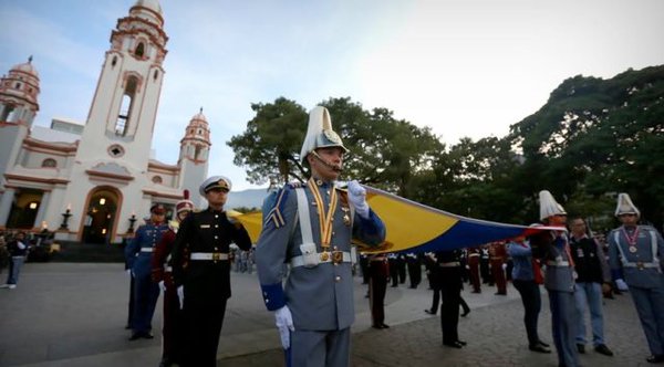 Con izada de la bandera en el Panteón Nacional inician actos del 19 de abril