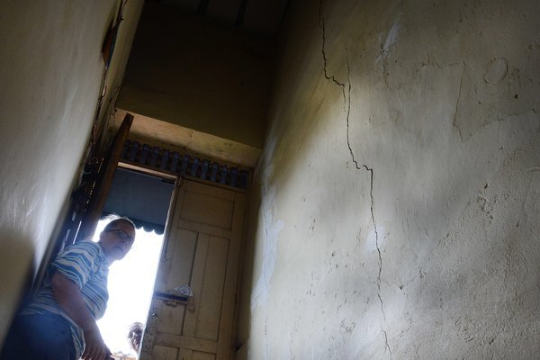 En peligro viviendas en el centro de San Cristóbal por un hundimiento