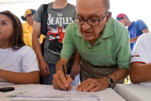 Guanipa y Toledo movilizan al Zulia para firmar (Fotos)