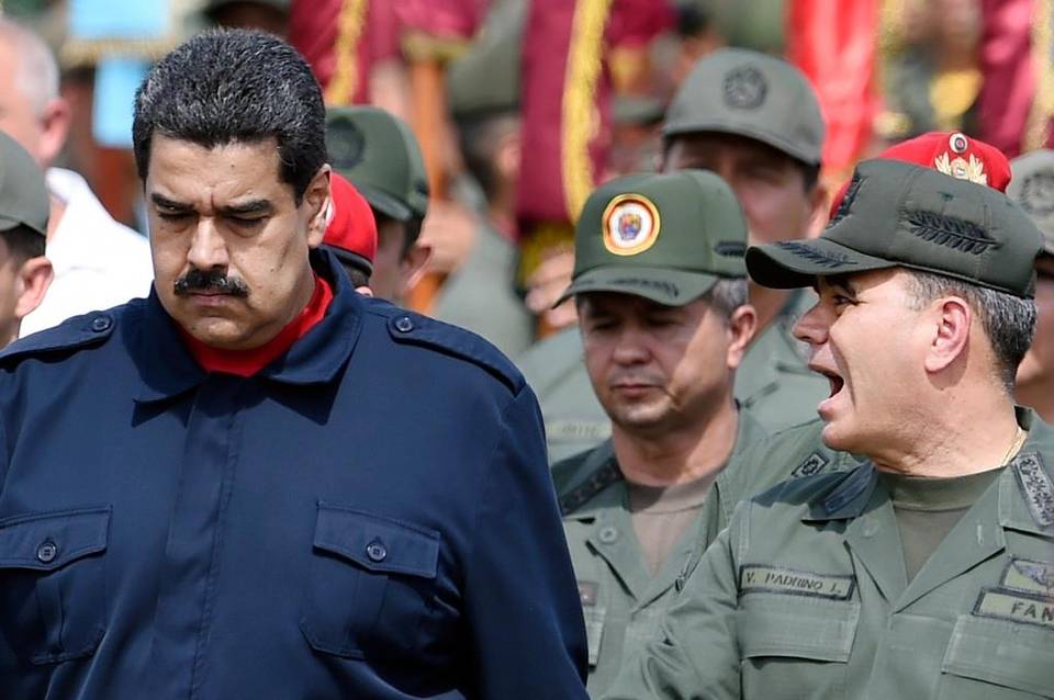 El Nuevo Herald: Sanciones e insinuaciones de golpe en EEUU erosionan control de Maduro sobre militares