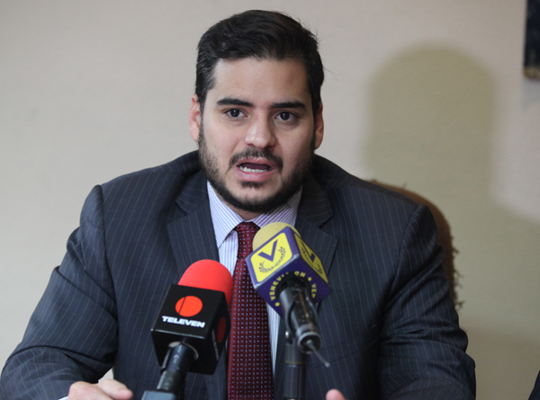 Armando Armas: El decreto de Maduro busca legalizar la dictadura