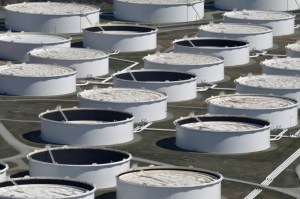 SONDEO-Inventarios de petróleo EEUU habrían vuelto a subir la semana pasada