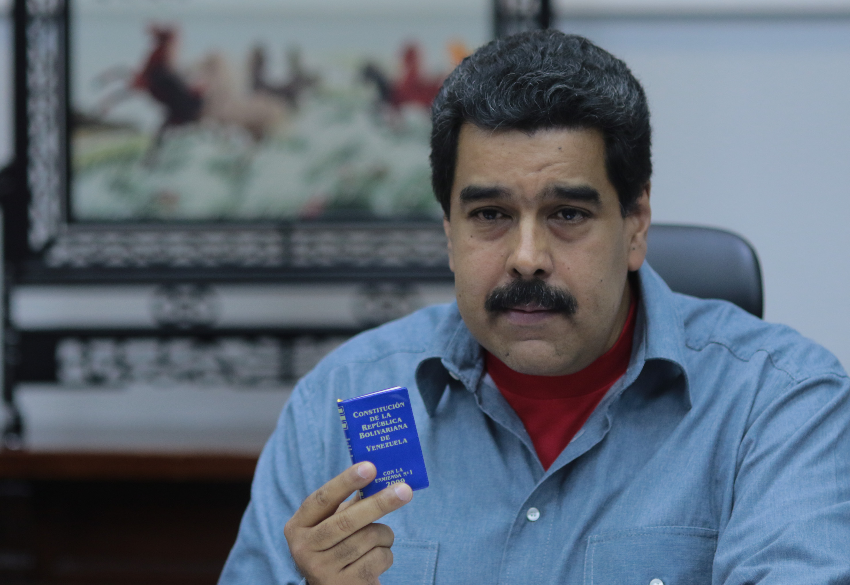 Maduro aumentó 54% el salario de los trabajadores del sector universitario
