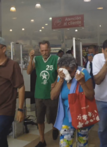 GNB detonó una bomba lacrimógena dentro de supermercado en Táchira (Video)