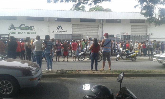 Así fue saquedo un galpón con alimentos en Carora (VIDEOS+FOTOS)