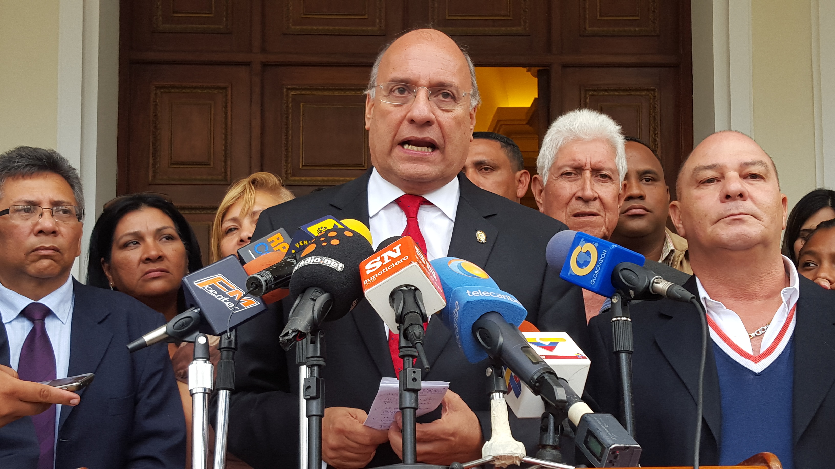 Williams Dávila alertó que gobierno oficializó petición para cancelar sesión de la OEA