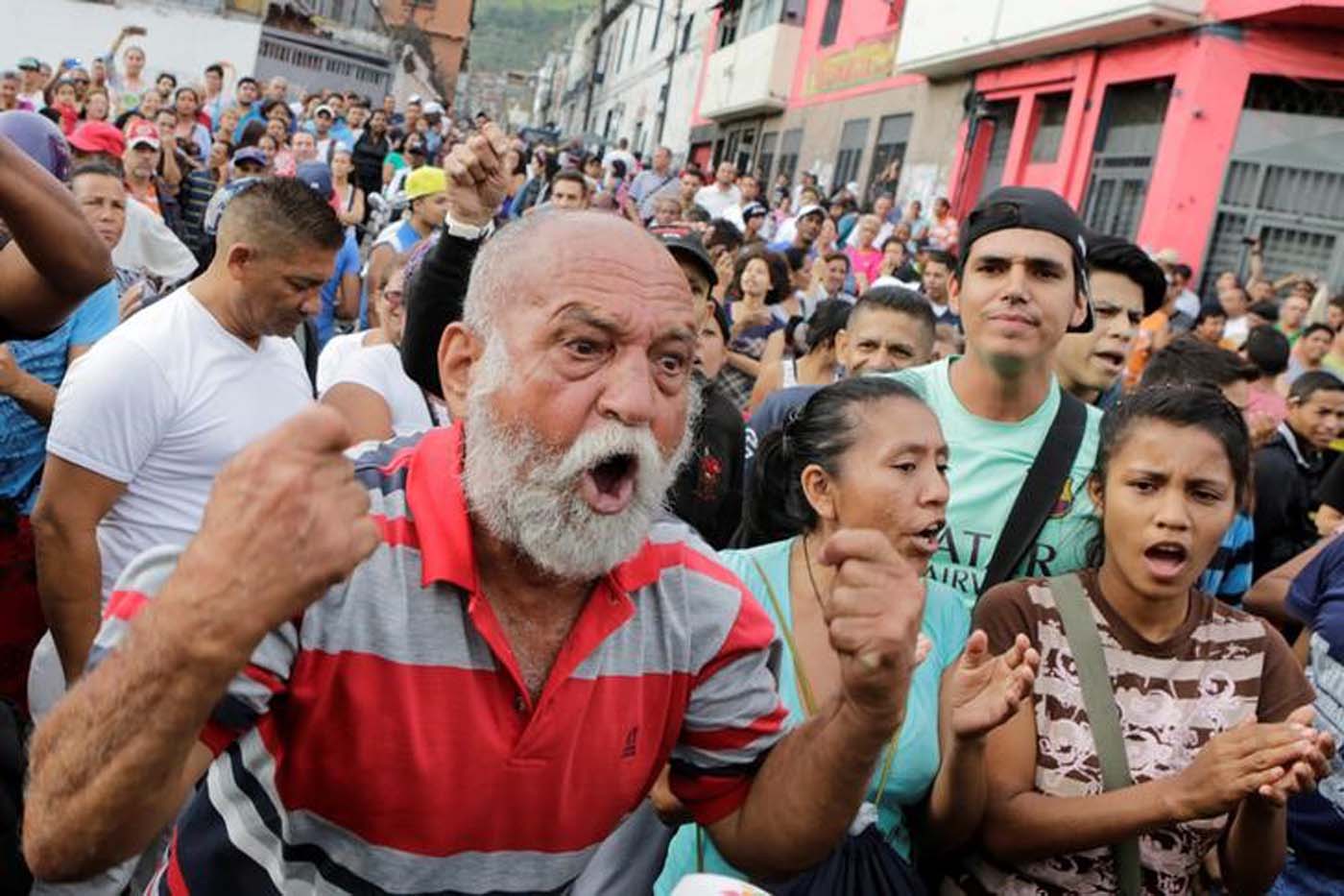 Escasez de comida exacerba la crispación social en Venezuela