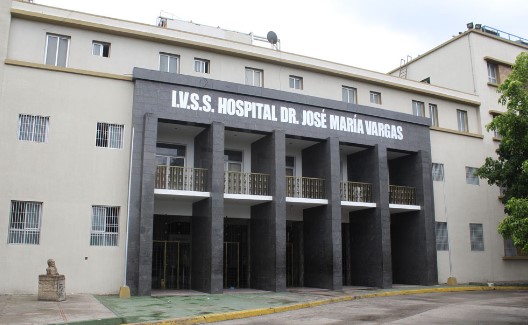 Falta de especialistas recarga de trabajo a médicos residentes en hospital de Vargas