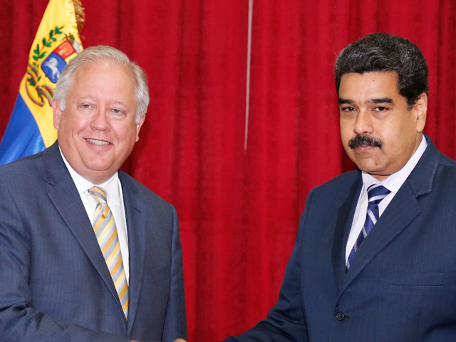 Why so serious Nicolás?: Maduro se reúne con el enviado de “El Imperio”, Thomas Shannon (FOTO)