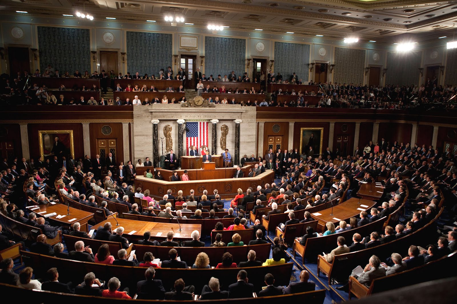 Senadores de EEUU introducen legislación sobre TPS para apoyar a los venezolanos que huyen del régimen de Maduro