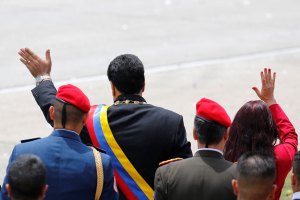 Cada vez más solo: Así le han dado la espalda los chavistas a Maduro