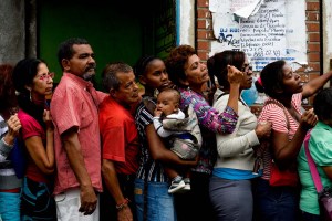 93 % de venezolanos ve la situación del país negativa: Paupérrimo apoyo al chavismo (encuesta Keller)