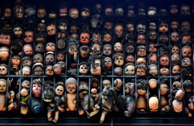 Dolls are seen on the balcony of artist and collector Etanis Gonzalez in Caracas, Venezuela, July 16, 2016. Picture taken July 16, 2016. REUTERS/Carlos Jasso TPX IMAGES OF THE DAY