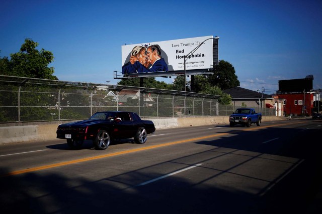 2016-07-16T170545Z_598012188_S1AETPYEMRAA_RTRMADP_3_USA-ELECTION-CONVENTION-BILLBOARDS
