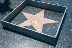 Un “muro de concreto” aparece rodeando la estrella de Donald Trump en Hollywood (fotos)