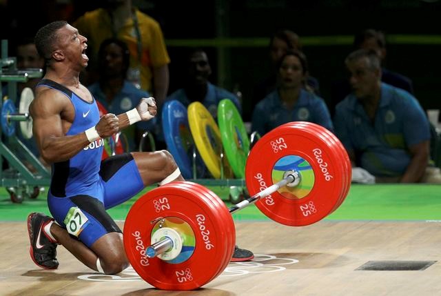 El halterófilo colombiano Oscar Figueroa reaccionando tras ganar la medalla de oro en los Juegos Olímpicos de Río. Foto: Reuters