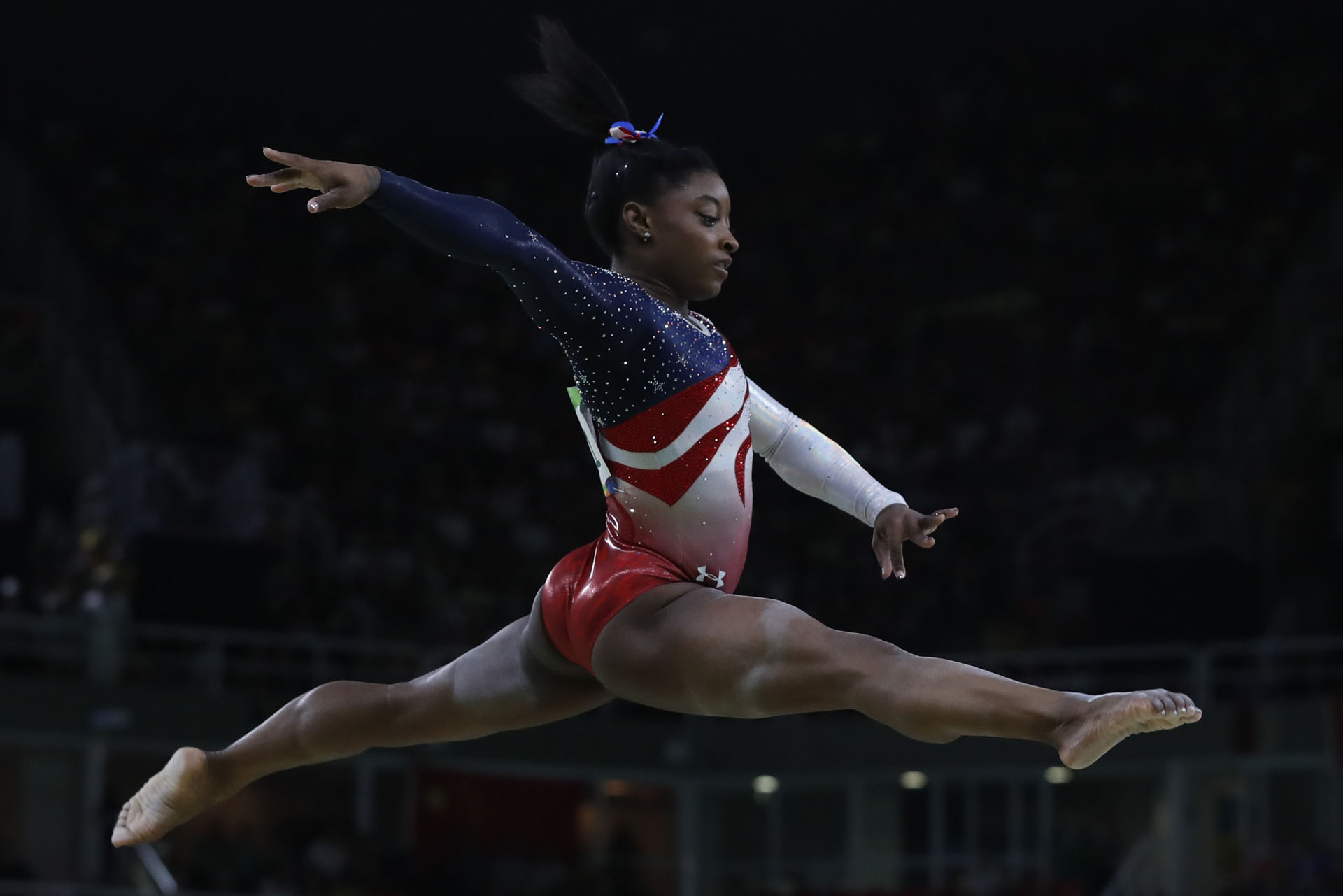 Con la magia de Simone Biles, Estados Unidos lideró mundial de gimnasia