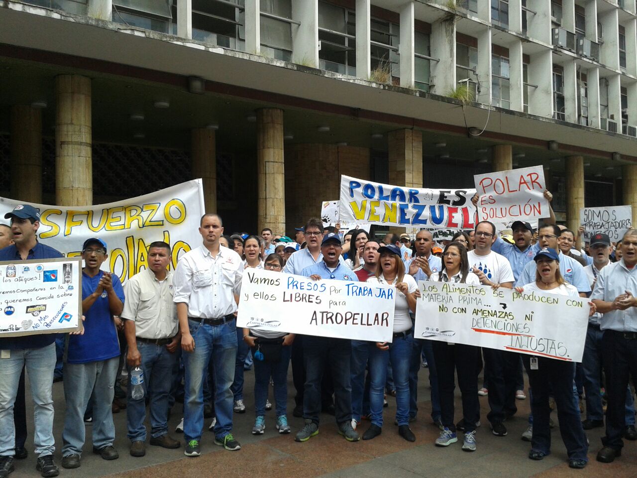 Trabajadores de Polar exigen al Ministerio del Trabajo cese del acoso laboral (Fotos y Video)