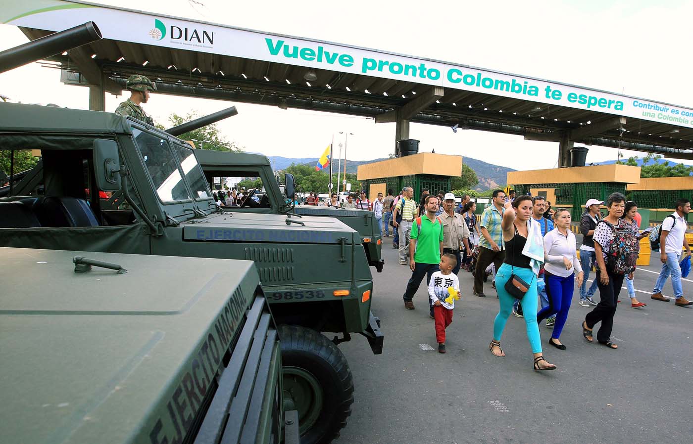 Reabrirán temporalmente paso vehicular en frontera de Colombia y Venezuela