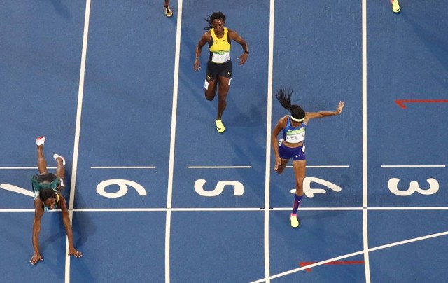 2016 Rio Olympics - Athletics - Final - Women's 400m Final - Olympic Stadium - Rio de Janeiro, Brazil - 15/08/2016. Shaunae Miller (BAH) of Bahamas throws herself across the finish line to win the gold. REUTERS/Pawel Kopczynski FOR EDITORIAL USE ONLY. NOT FOR SALE FOR MARKETING OR ADVERTISING CAMPAIGNS.