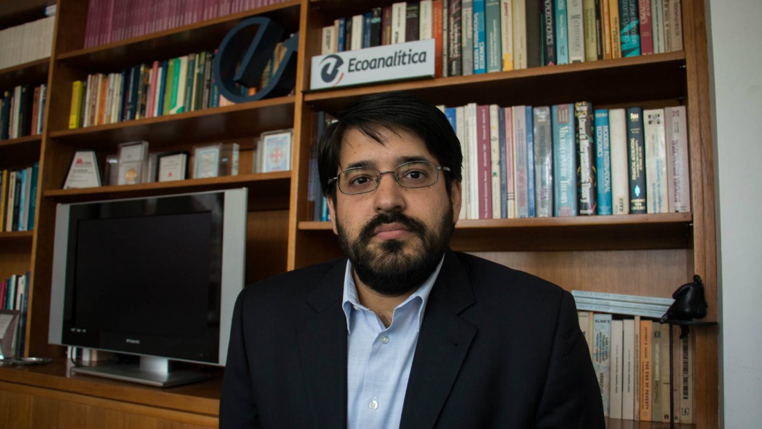 Economista Asdrúbal Oliveros explica por qué está bajando “el que no puede ser nombrado”