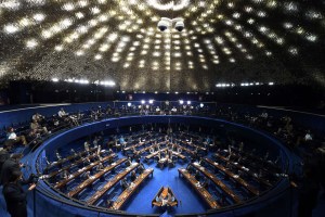 Las maniobras dilatorias de los aliados de Rousseff enervan más al Senado