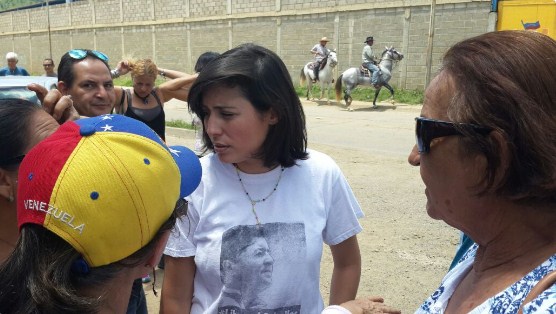 Patricia de Ceballos aún sin poder ver a su esposo en cárcel de Guárico (foto)