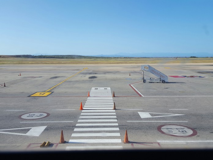 La desolada pista del Aeropuerto internacional de Margarita (fotos)