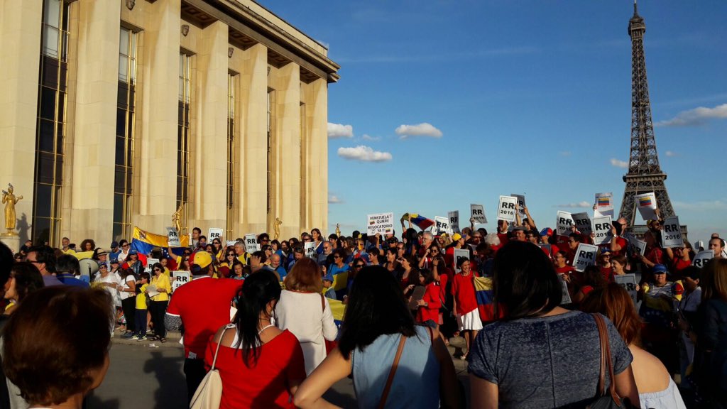 Venezolanos se concentraron en París en apoyo a la Toma de Caracas #1S (Fotos)