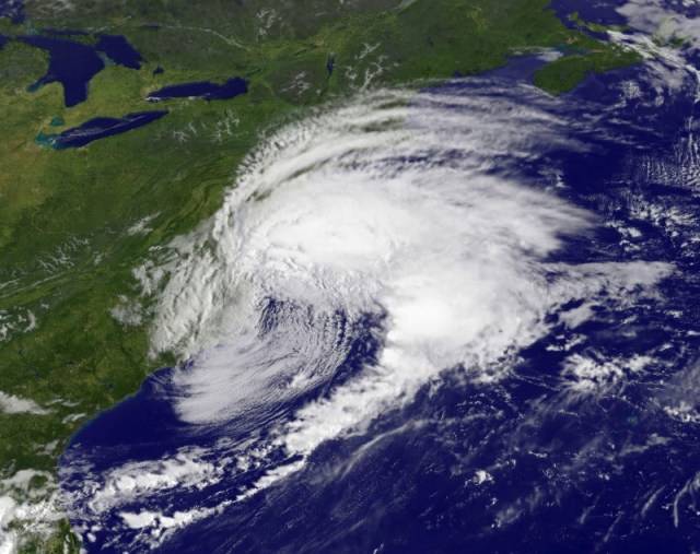 En la imagen se aprecia la tormenta Hermine costa afuera del Atlántico medio de Estados Unidos