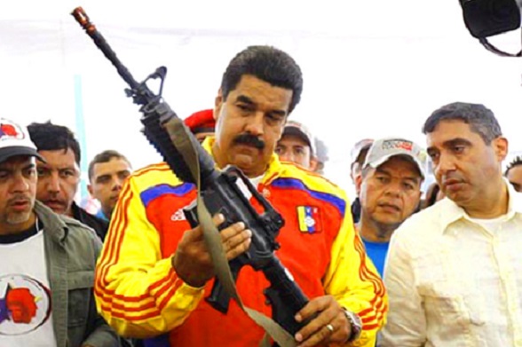 nicolas-maduro-armado