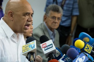Chúo Torrealba: Realizaremos amplias movilizaciones si el CNE atenta contra el revocatorio