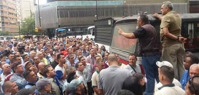 Transportistas de Vargas irán a paro indefinido si el ministro Molina no responde