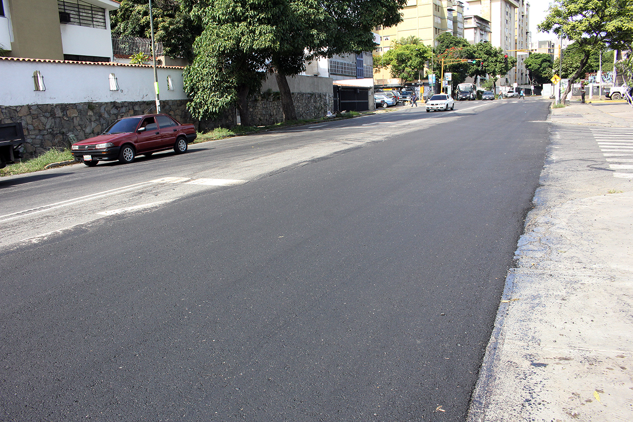 Alcaldía de Baruta asfaltó avenida principal de La Trinidad