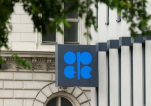 El petróleo sube ante expectativas por reunión de la Opep