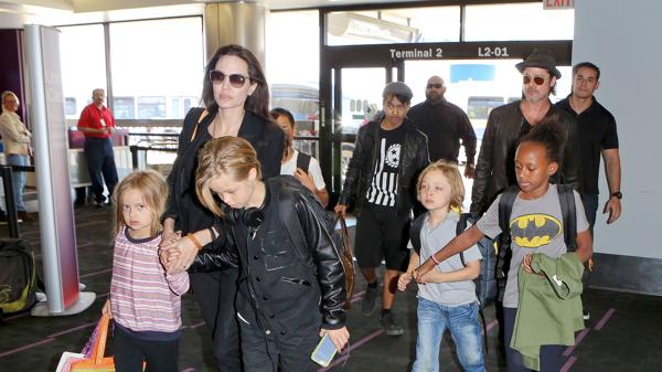 Angelina Jolie podría perder la custodia de sus hijos tras declararle la guerra a Brad Pitt